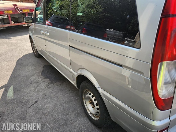 Mercedes-Benz Viano 8 of 30