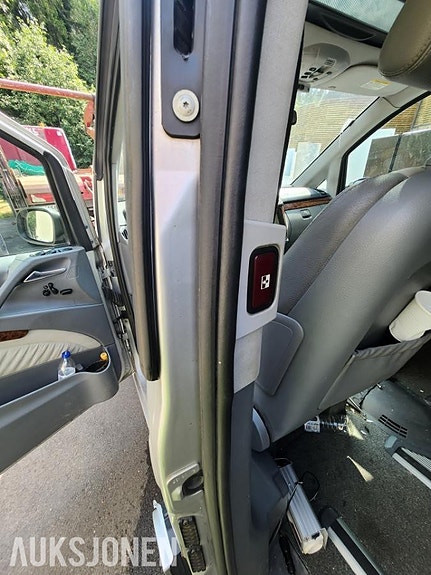 Mercedes-Benz Viano 23 of 30