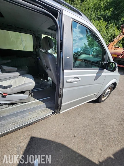 Mercedes-Benz Viano 9 of 30