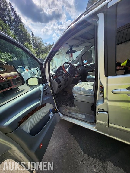 Mercedes-Benz Viano 24 of 30