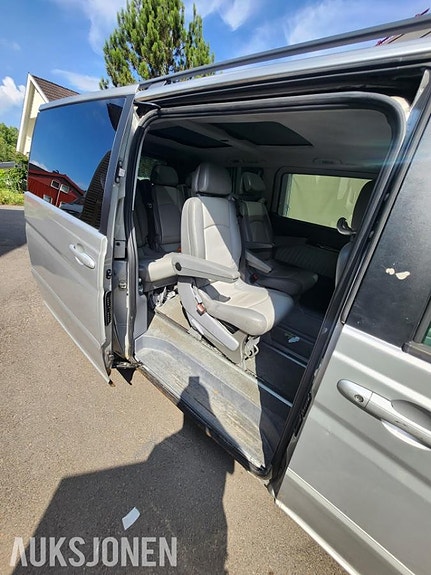 Mercedes-Benz Viano 12 of 30