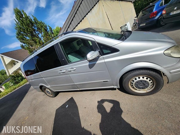 Mercedes-Benz Viano 13 of 30