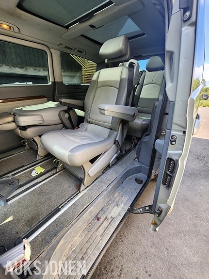 Mercedes-Benz Viano 19 of 30