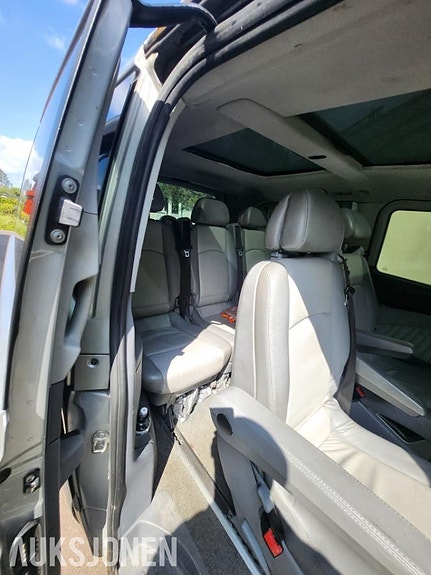 Mercedes-Benz Viano 11 of 30