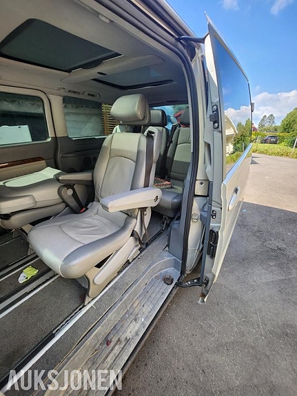 Mercedes-Benz Viano 18 of 30