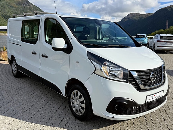 Nissan NV300 2 of 12