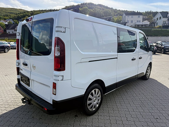 Nissan NV300 3 of 12