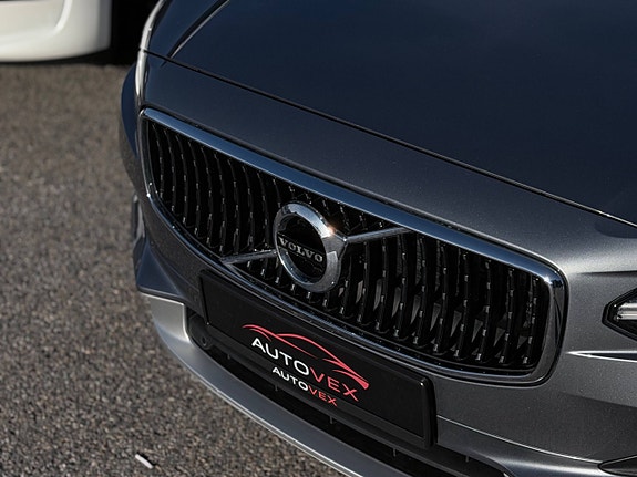 Volvo V90 Cross Country 2 of 30