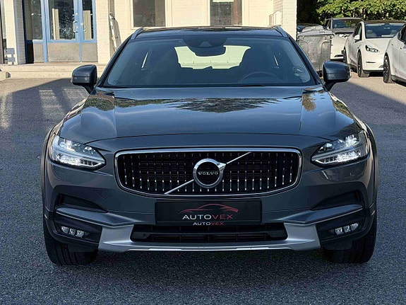 Volvo V90 Cross Country 3 of 30