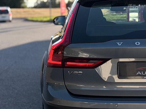 Volvo V90 Cross Country 9 of 30