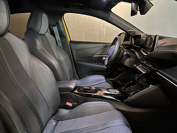 Peugeot e-208 18 of 24