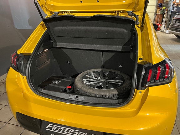 Peugeot e-208 12 of 24