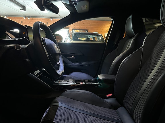 Peugeot e-208 16 of 24