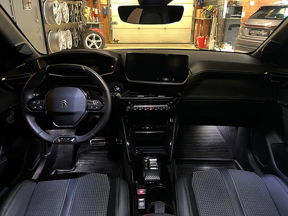 Peugeot e-208 13 of 24
