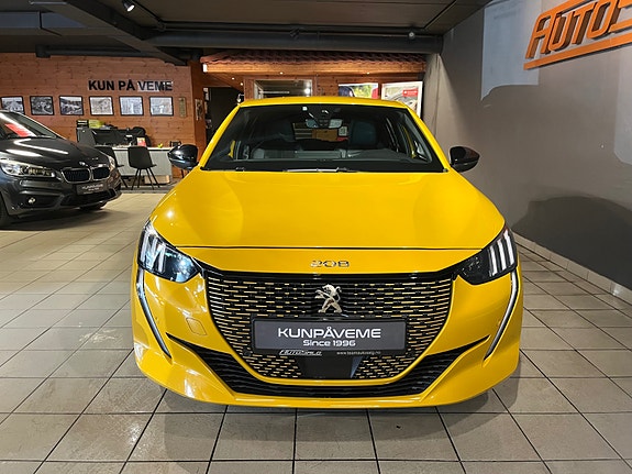 Peugeot e-208 3 of 24