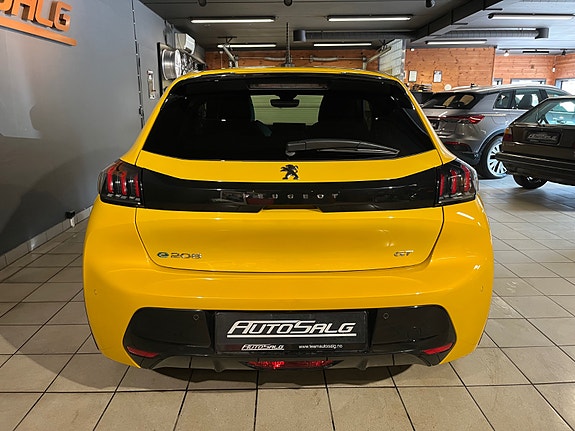 Peugeot e-208 10 of 24