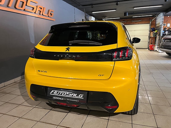 Peugeot e-208 9 of 24
