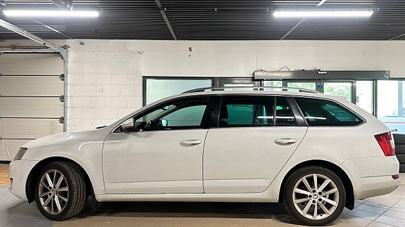 Skoda Octavia 2 of 22