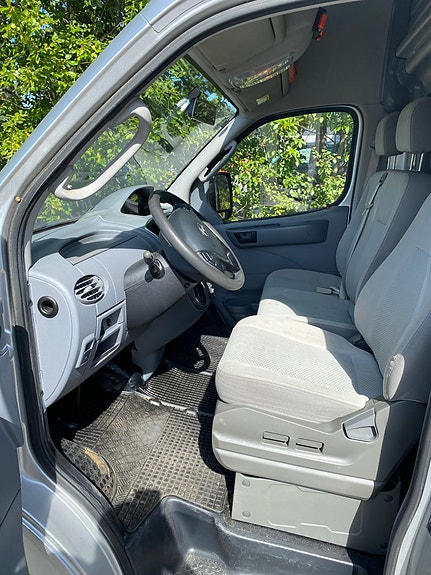 Maxus ev80 13 of 27