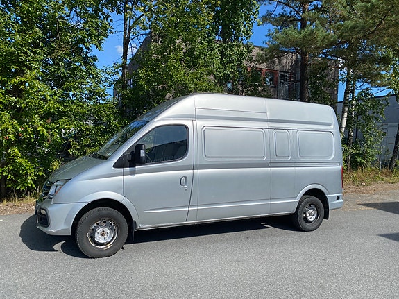 Maxus ev80 4 of 27