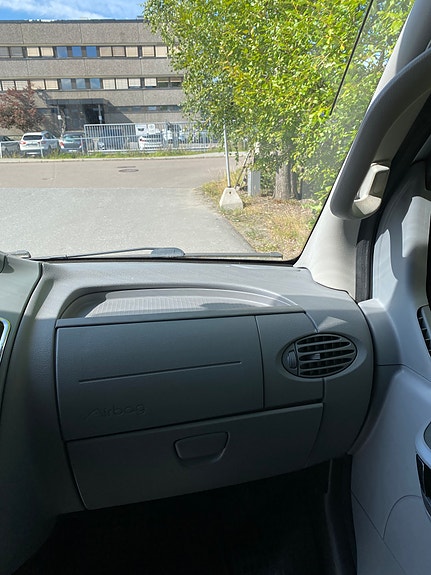 Maxus ev80 18 of 27