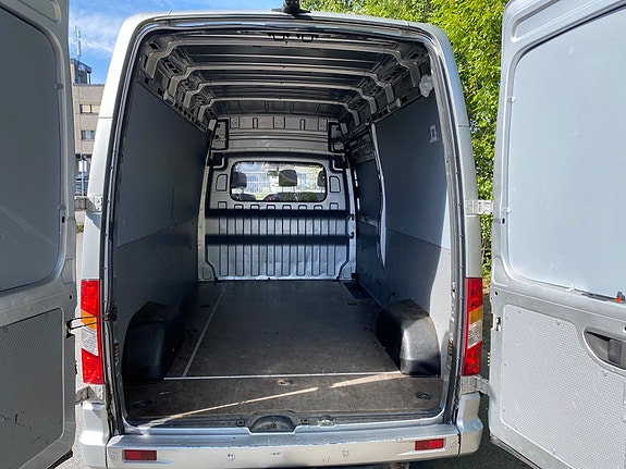 Maxus ev80 10 of 27