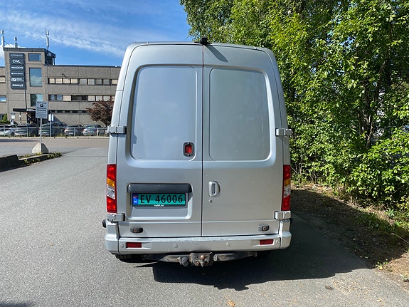 Maxus ev80 6 of 27