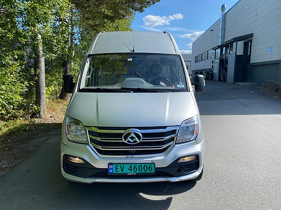 Maxus ev80 2 of 27