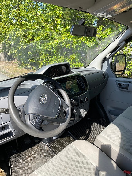 Maxus ev80 16 of 27