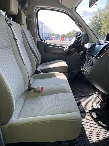 Maxus ev80 20 of 27