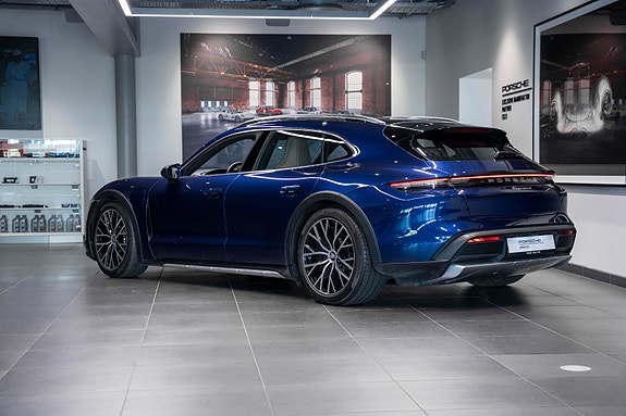 Porsche Taycan Cross Turismo 3 of 30