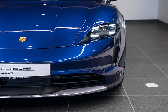 Porsche Taycan Cross Turismo 10 of 30
