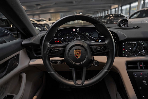 Porsche Taycan Cross Turismo 14 of 30