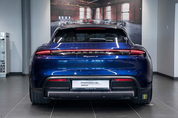 Porsche Taycan Cross Turismo 4 of 30