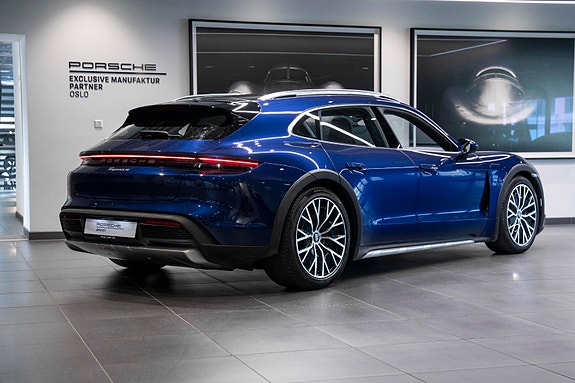 Porsche Taycan Cross Turismo 6 of 30