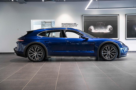 Porsche Taycan Cross Turismo 7 of 30