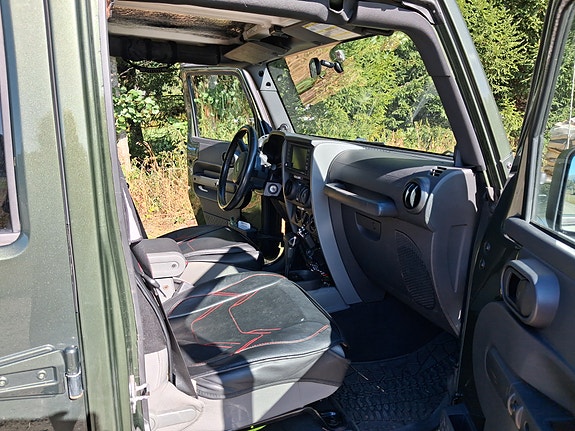 Jeep Wrangler 10 of 21