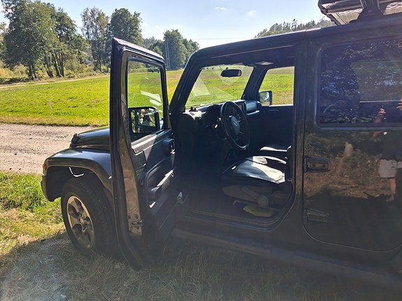 Jeep Wrangler 6 of 21