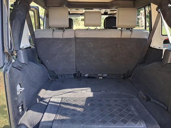 Jeep Wrangler 14 of 21