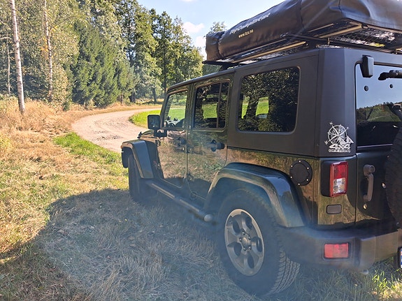 Jeep Wrangler 4 of 21