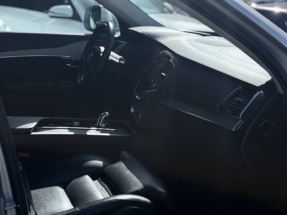 Volvo XC90 20 of 30