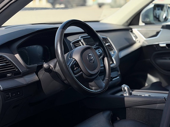 Volvo XC90 19 of 30
