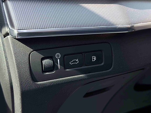 Volvo XC90 30 of 30