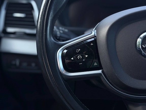 Volvo XC90 17 of 30