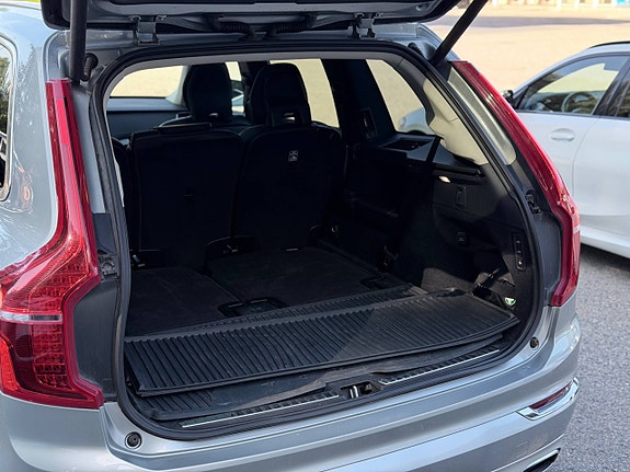Volvo XC90 11 of 30