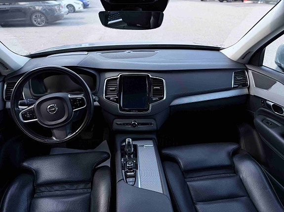 Volvo XC90 16 of 30