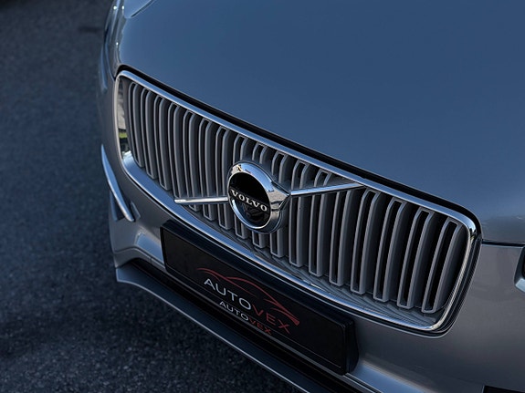 Volvo XC90 2 of 30