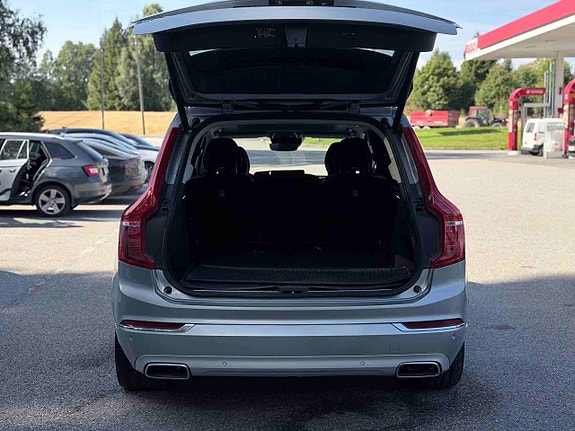 Volvo XC90 10 of 30
