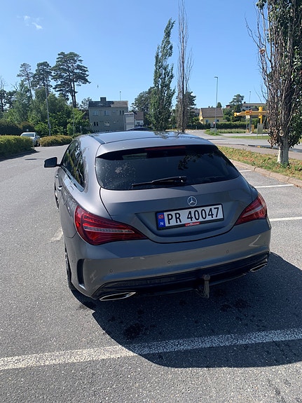 Mercedes-Benz CLA180 2 of 8