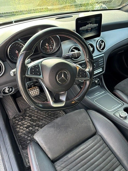 Mercedes-Benz CLA180 5 of 8